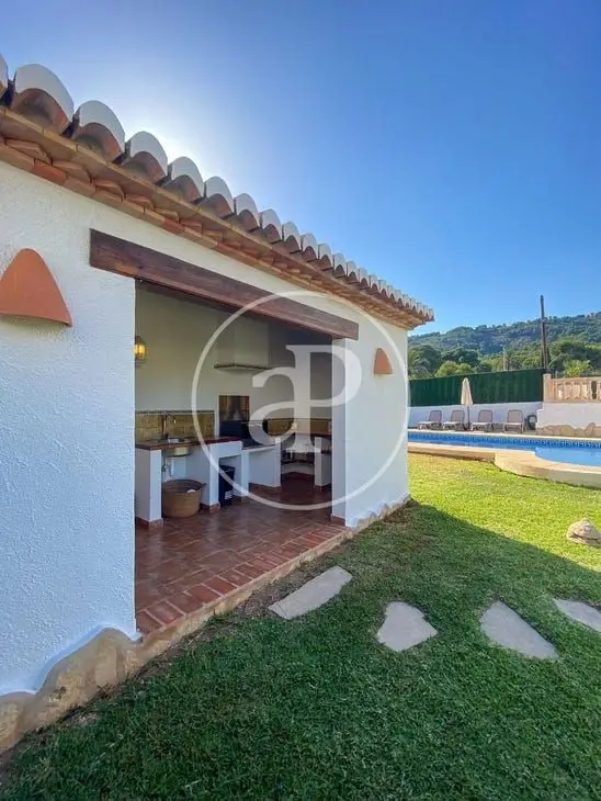 Casa en Alquiler Jávea 4 Dormitorios 2 Baños Piscina Jardín