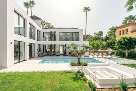 Villa Moderna en Nueva Andalucía 4 Dormitorios Piscina Privada
