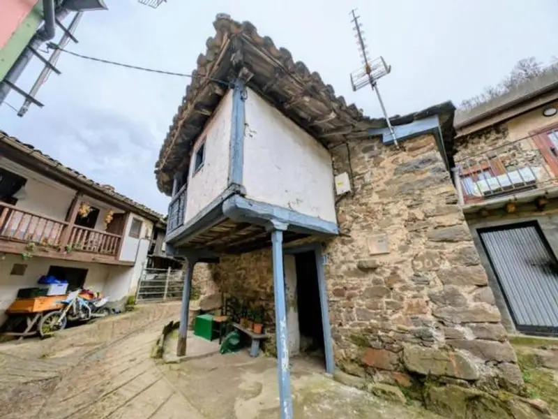 Chalet Rústico en Castañedo Asturias Casa Tradicional con Corredor