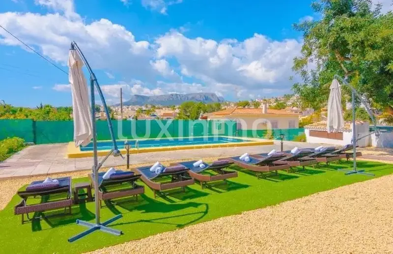 Chalet en Calpe con 5 Dormitorios 4 Baños y 3 Cocinas