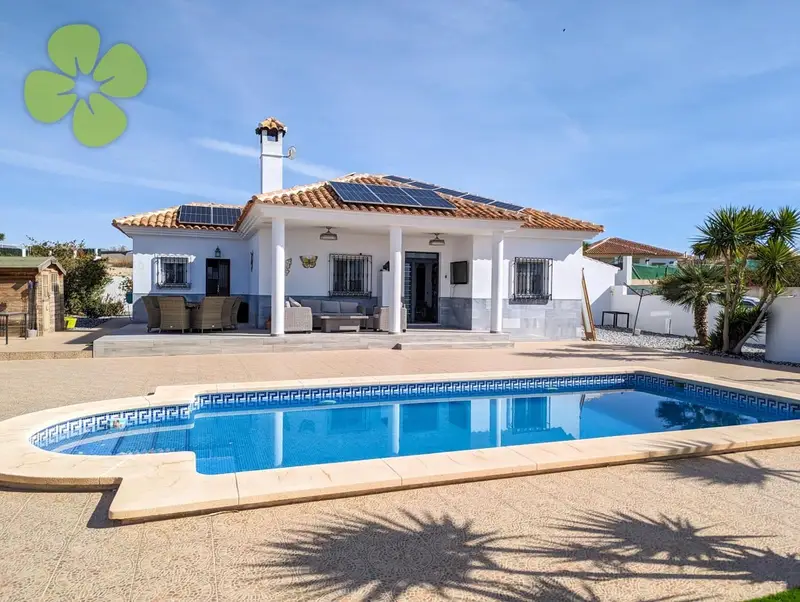 Chalet con Piscina en La Aljambra Albox Almeria