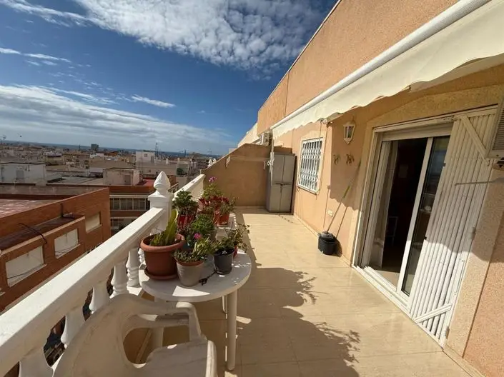 Atico en Torrevieja 2 dormitorios con terraza y garaje