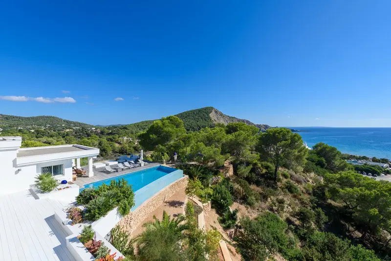 Villa de Lujo con Piscina Infinita en Ibiza