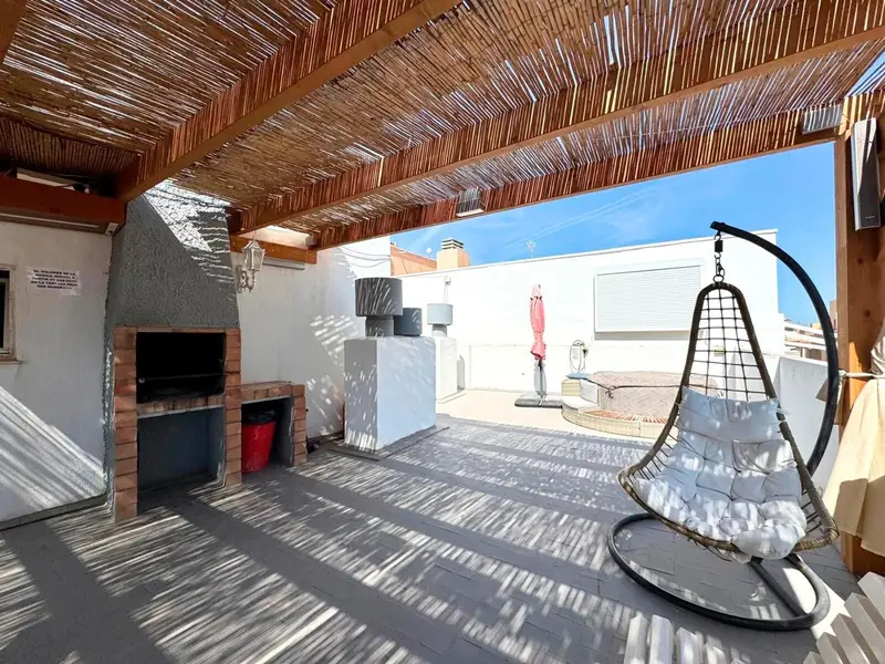 Atico en Torrevieja con 3 dormitorios, terraza, solarium y jacuzzi