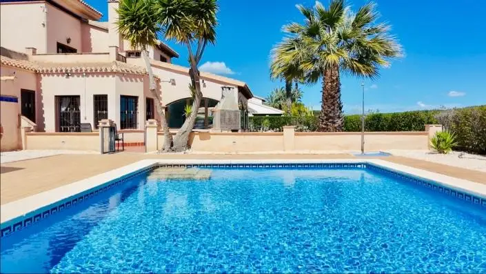Villa en Venta Hacienda del Alamo 4 Dormitorios 4 Baños Piscina Privada
