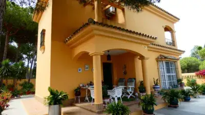 Chalet en Costa Sancti Petri cerca de la playa de la Barrosa