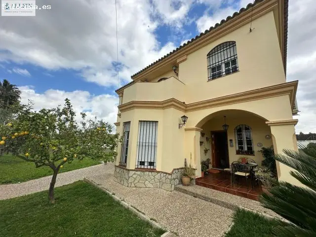 Chalet en Venta El Santiscal Arcos 5 Dormitorios Jardin 1000m2