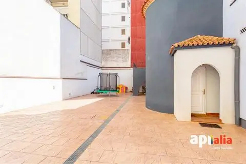 Casa 6 Dormitorios Reus Centro Reformada 280m2