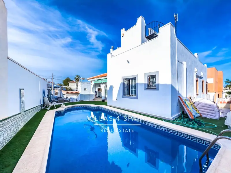 Villa en Villamartin Orihuela Costa 6 Dormitorios 4 Baños Piscina Privada