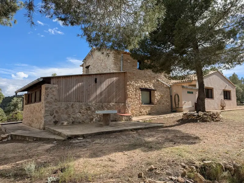 Finca Rustica Miravet: Casa de Campo con Sistema Solar y 3 Hectareas