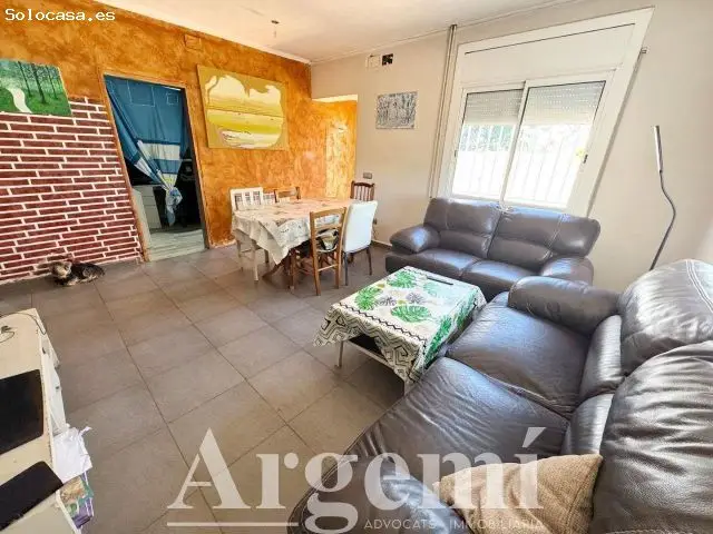Casa Unifamiliar con Gran Potencial de Reforma en Palau-solità i Plegamans