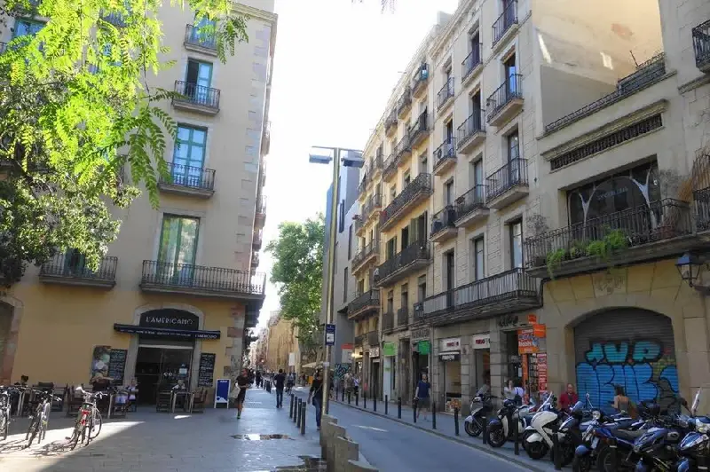 Venta Local Comercial El Raval Barcelona