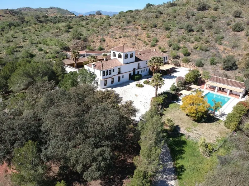 Hotel Rural en Venta Andalucia 8 Habitaciones Piscina