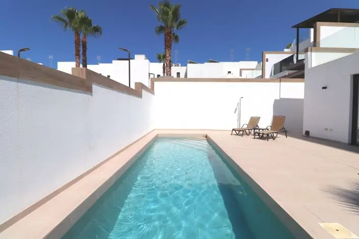 Villa de 3 Dormitorios en Benijofar - Moderna y con Piscina