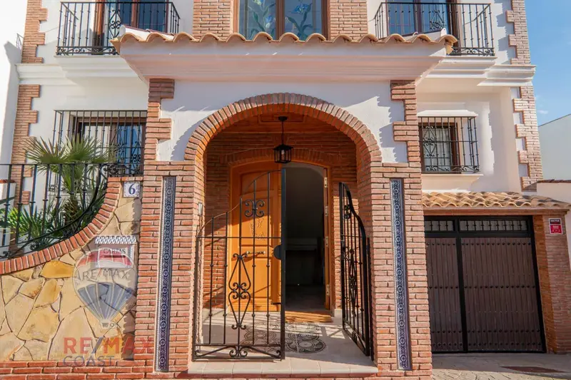 Chalet en Venta Amplio Confort y Privacidad