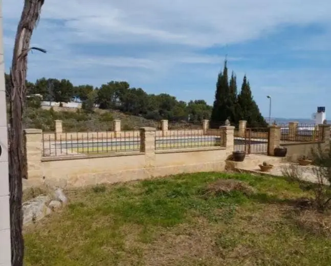 Chalet Rustico con Piscina y Vistas en Carlet Valencia