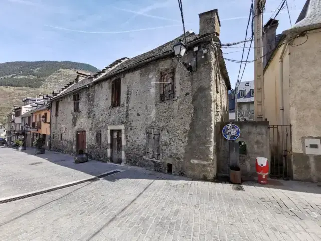 Casa Aranesa a Reformar en Vielha Centro