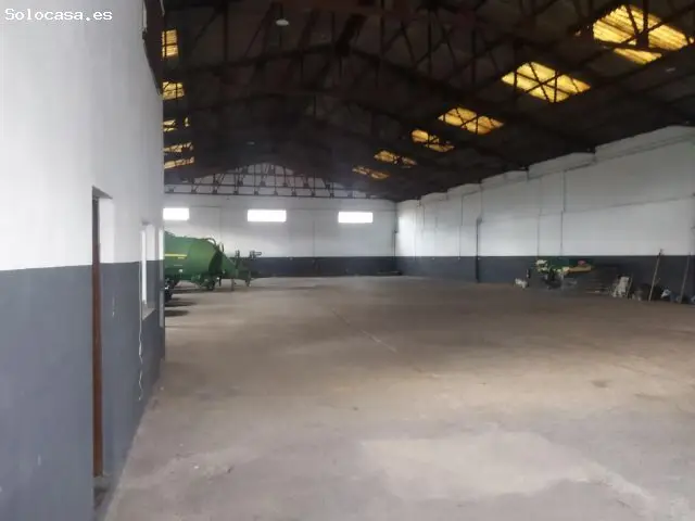 Nave Industrial 1000m2 en Alquiler Ronda Vadillo