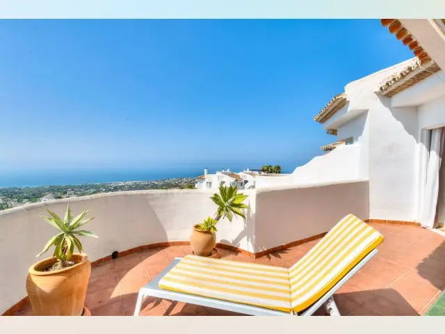 Apartamento en Calahonda 2 Dormitorios Terraza y Vistas al Mar