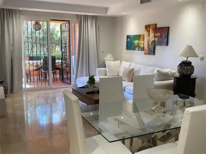 Apartamento en alquiler en Lomas De Marbella, Marbella, Málaga