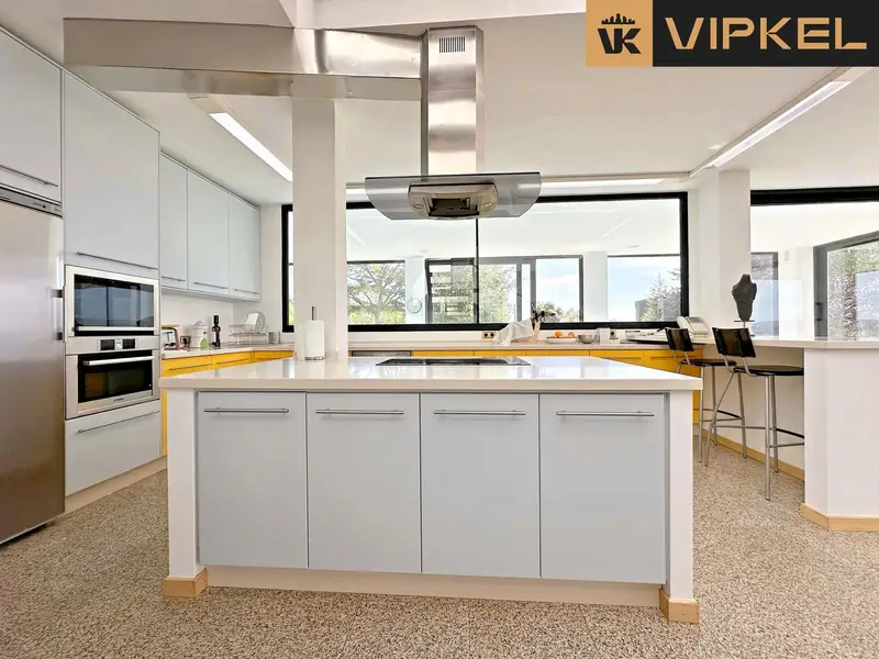 Casa en venta en Pontedeume con vistas al mar y piscina