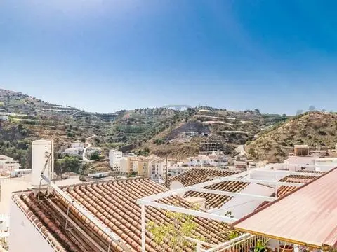 Casa de Pueblo en Algarrobo 5 Dormitorios 2 Baños Vistas Montaña