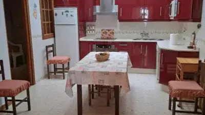 Casa con Local Comercial y Apartamentos en Tarifa
