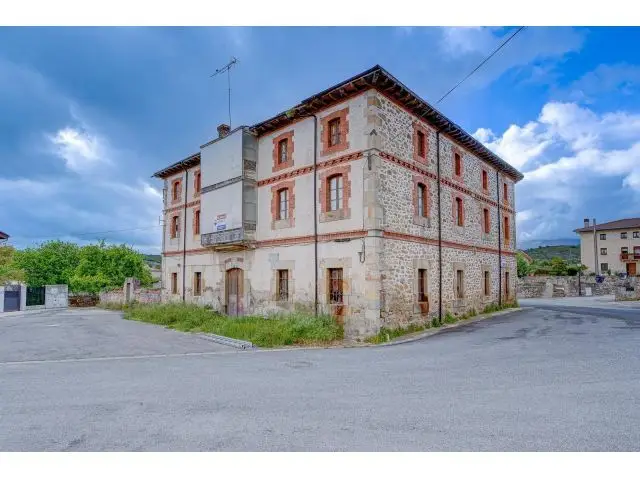 Casa a Reformar en Narvaja 3 plantas 900m2 Jardin 300m2