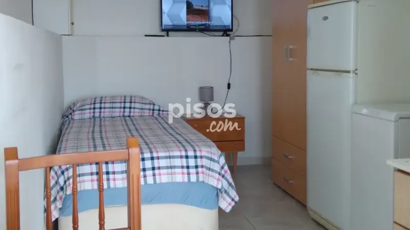 Estudio en Estepona Norte para Chicas - Terraza y Piscina