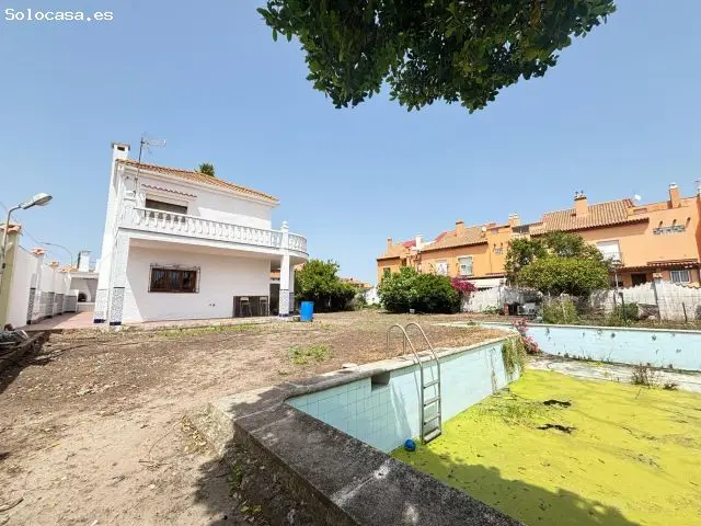 Chalet Independiente con Piscina a 5 Minutos de la Playa