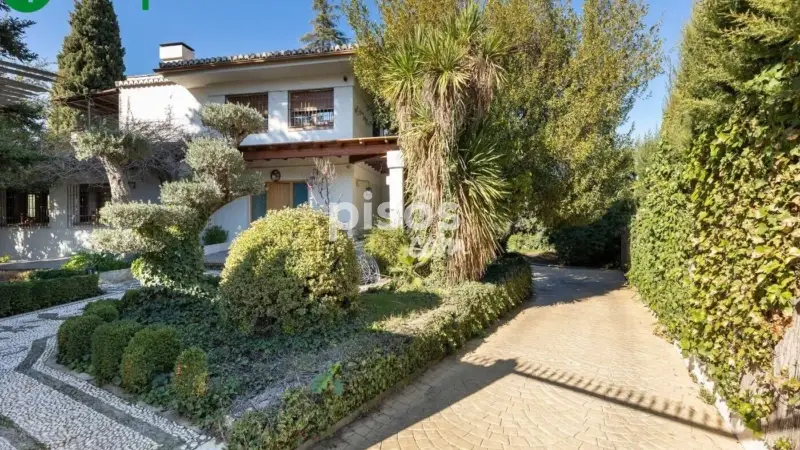 Chalet de Lujo en Cortijo del Aire 320m2 con Piscina y Jardin