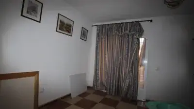 Piso en venta en Montijo: 3 dormitorios, baño, salón-cocina y balcón
