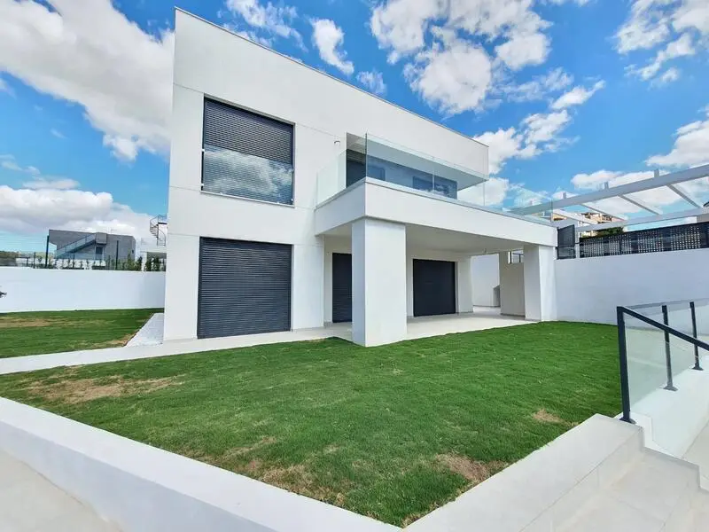 Villa Moderna en Manilva 4 Dormitorios Piscina Privada