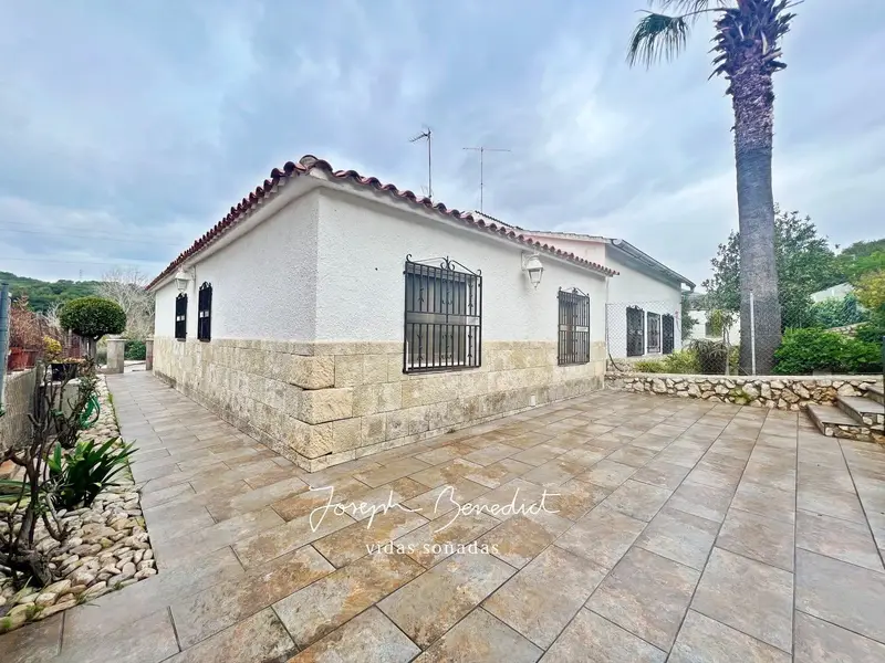 Casa con Jardin y Piscina en Cubelles