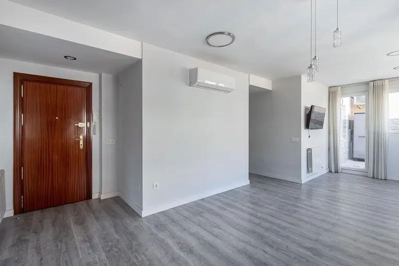 Piso Reformado en Granada Centro con Terraza