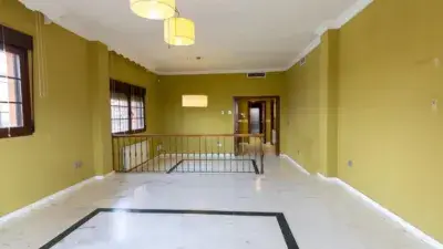 Chalet de Lujo en Venta en Dilar con Piscina y Jardin