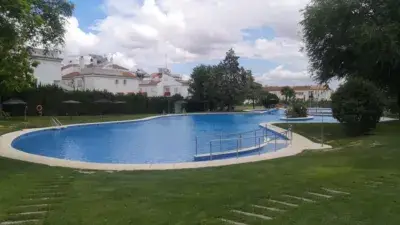 Casa Adosada en Mairena del Aljarafe con Piscina y Zonas Comunes