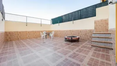 Casa Adosada en Venta en Ambroz 4 habitaciones 2 baños