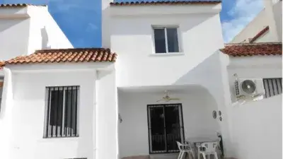 Casa adosada en venta en Calle Portoalegre