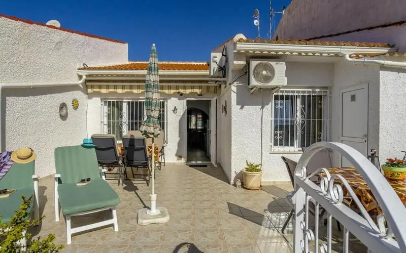 Acogedor Adosado Reformado en El Limonar Torrevieja