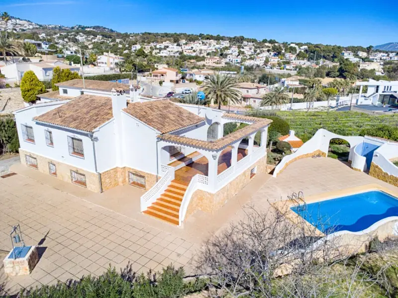 Chalet en Benissa con 6 dormitorios y piscina cerca de la playa