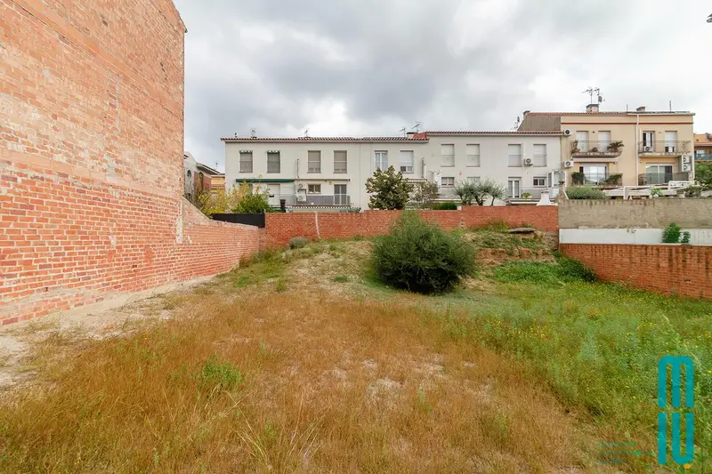 Venta Terreno Argentona 139m2  3 Plantas Jardin Privado