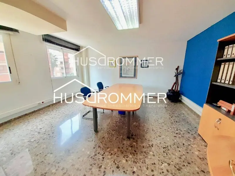 Oficina en Alquiler Vila real 210m2 Excelente Ubicacion