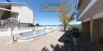 Casa en venta en Les Borges Blanques con piscina y gran jardin