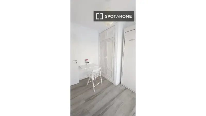 Habitacion en piso de 4 habitaciones Malaga