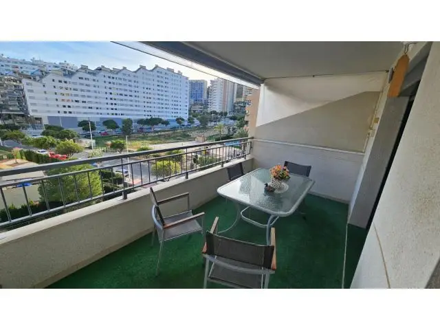 Apartamento en Cala Villajoyosa con 2 Dormitorios, Piscina y Padel