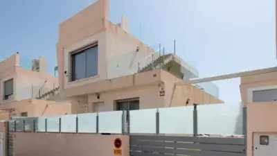 Chalet en Mil Palmeras con Piscina y Vistas al Mar
