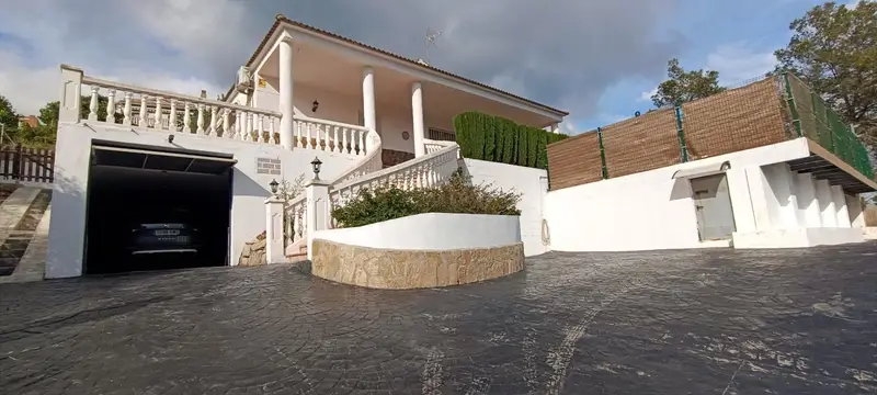 Casa Aislada 4 Habitaciones Piscina Jardin Chimenea