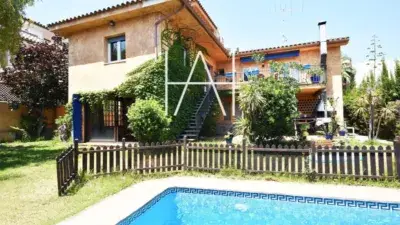 Chalet en Cabrils con Piscina Privada y Gran Jardin