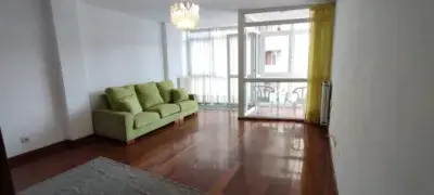Piso en Venta en Maliaño: Amplio y Luminoso con Garaje y Trastero